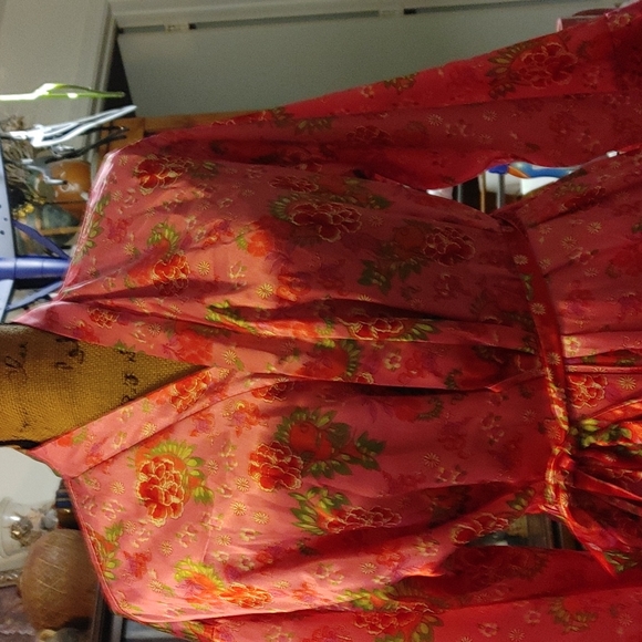 Robe - Picture 2 of 3